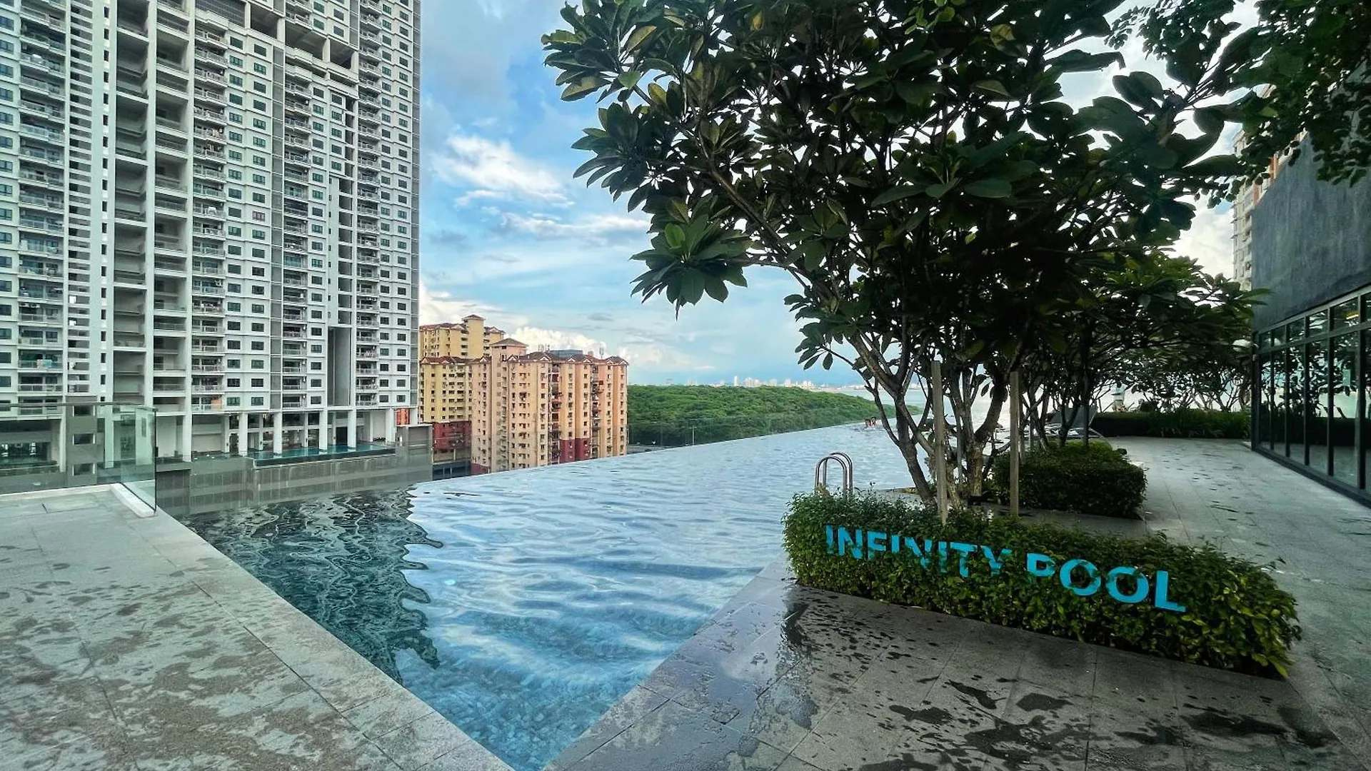 Le Petit Suite - 8 Pax Sea View Infinity Pool George Town 0*,  Malaysia