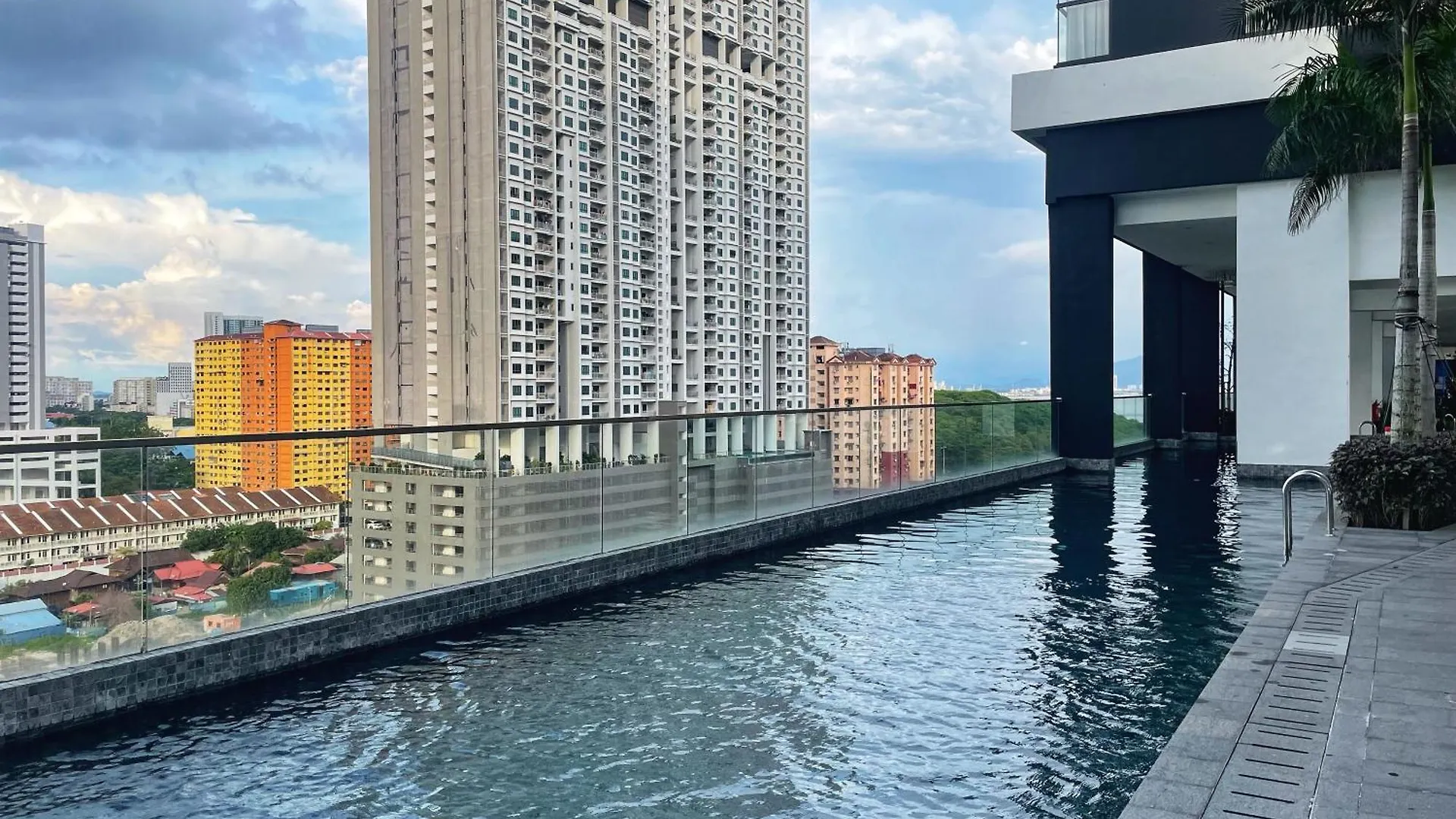 Apartamento Le Petit Suite - 8 Pax Sea View Infinity Pool George Town